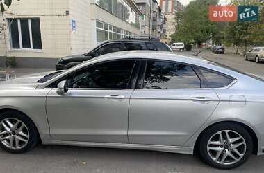 Седан Ford Fusion 2016 в 