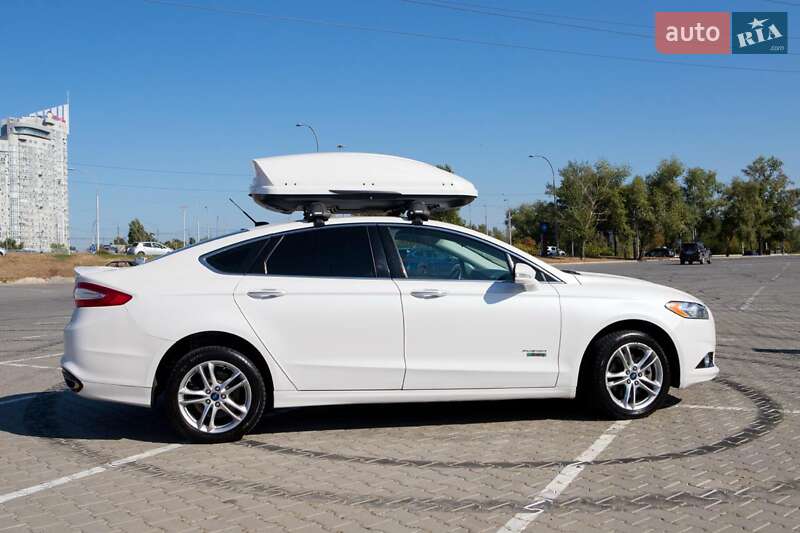 Седан Ford Fusion 2015 в 