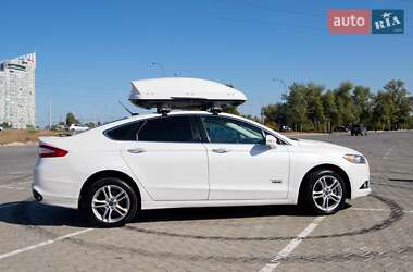 Седан Ford Fusion 2015 в 