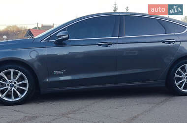 Седан Ford Fusion 2017 в 