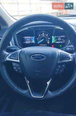 Седан Ford Fusion 2017 в 