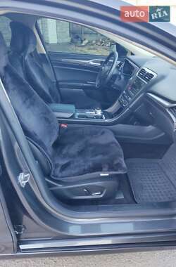 Седан Ford Fusion 2017 в 