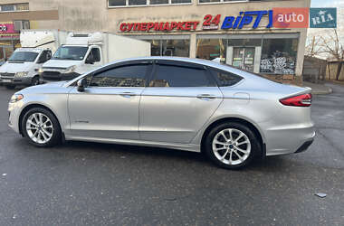 Седан Ford Fusion 2019 в 