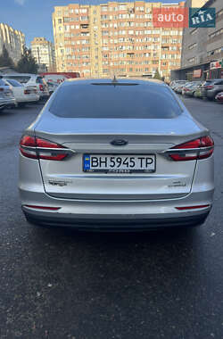 Седан Ford Fusion 2019 в 