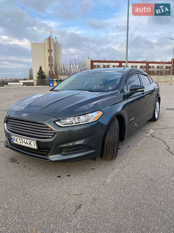 Седан Ford Fusion 2015 в 