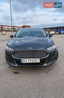 Седан Ford Fusion 2015 в 