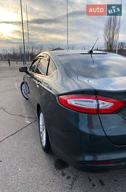Седан Ford Fusion 2015 в 