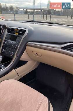 Седан Ford Fusion 2015 в 