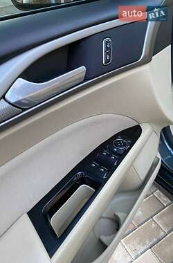 Седан Ford Fusion 2015 в 