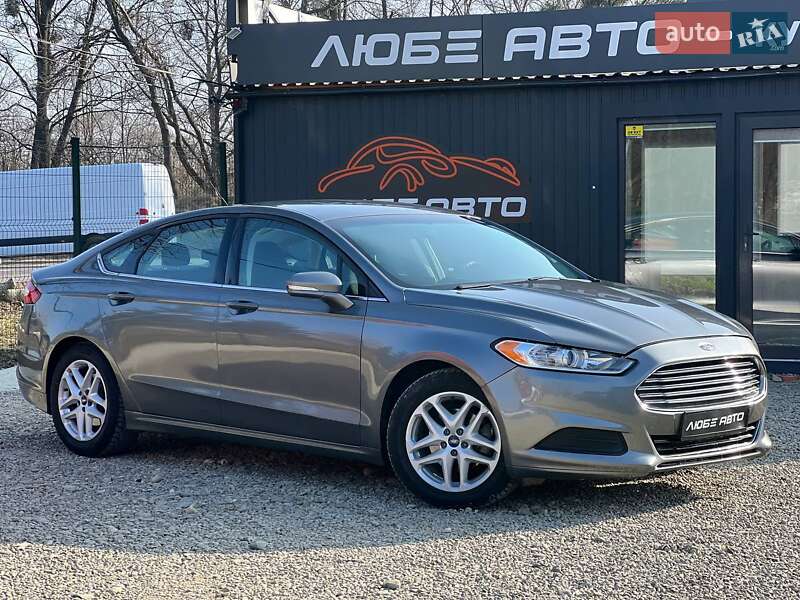 Седан Ford Fusion 2013 в Стрию