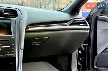 Седан Ford Fusion 2017 в 