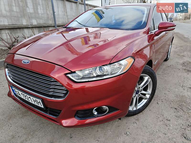 Седан Ford Fusion 2016 в 