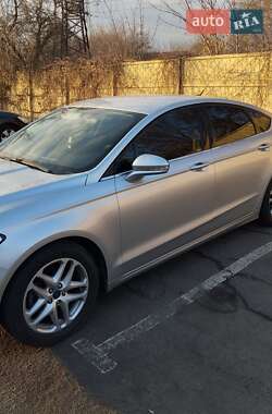 Седан Ford Fusion 2016 в 