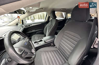 Седан Ford Fusion 2018 в 