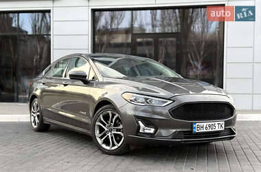Седан Ford Fusion 2019 в 