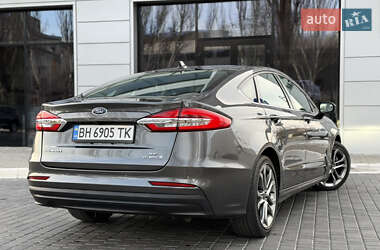 Седан Ford Fusion 2019 в 