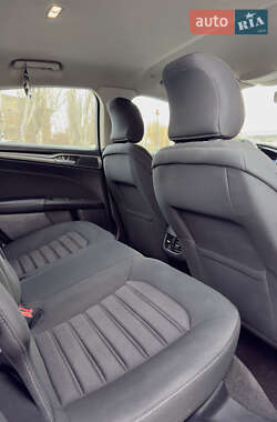 Седан Ford Fusion 2019 в 