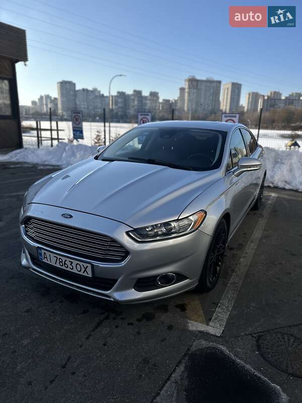 Седан Ford Fusion 2013 в 