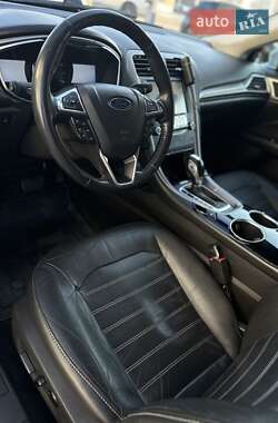 Седан Ford Fusion 2013 в 