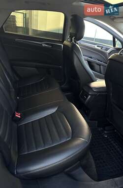 Седан Ford Fusion 2013 в 