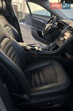 Седан Ford Fusion 2013 в 