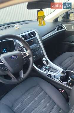 Седан Ford Fusion 2016 в 