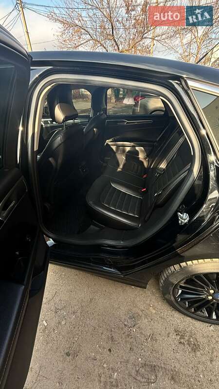 Седан Ford Fusion 2015 в Изюме