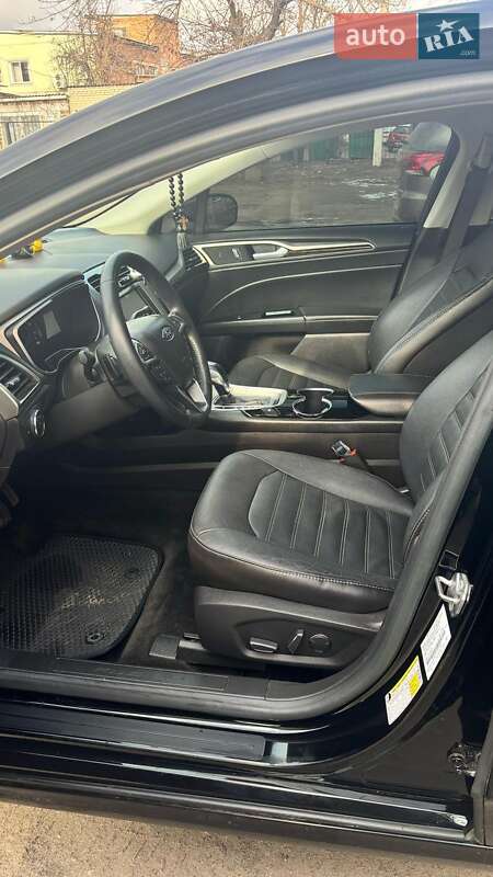 Седан Ford Fusion 2015 в Изюме