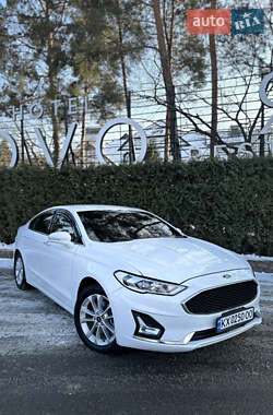 Седан Ford Fusion 2019 в 