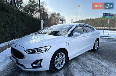 Седан Ford Fusion 2019 в 