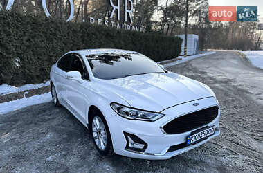 Седан Ford Fusion 2019 в 