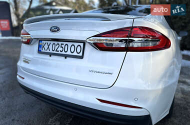 Седан Ford Fusion 2019 в 