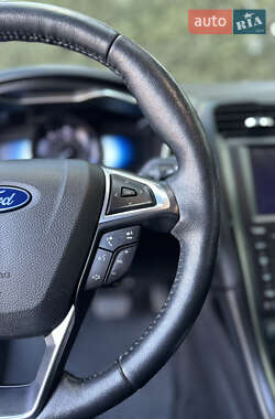 Седан Ford Fusion 2019 в 
