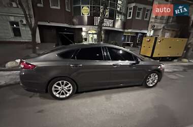 Седан Ford Fusion 2016 в 