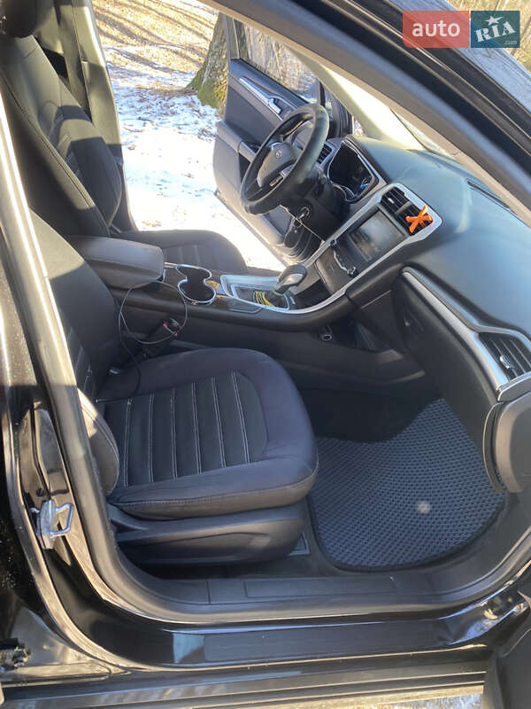 Седан Ford Fusion 2014 в Полонном