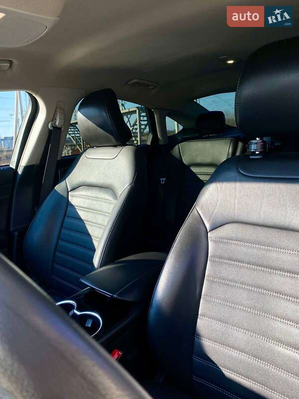 Седан Ford Fusion 2015 в Винниках