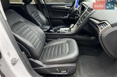 Седан Ford Fusion 2016 в 