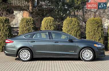 Седан Ford Fusion 2015 в 