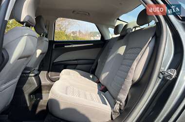 Седан Ford Fusion 2015 в 
