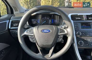 Седан Ford Fusion 2015 в 