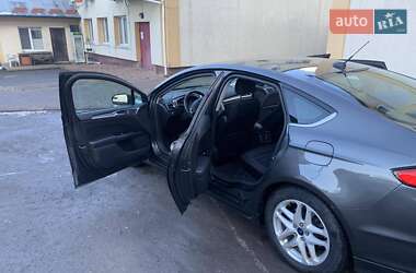 Седан Ford Fusion 2016 в 