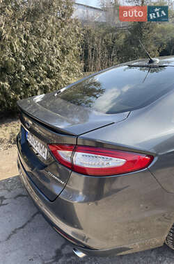 Седан Ford Fusion 2016 в Золочеві