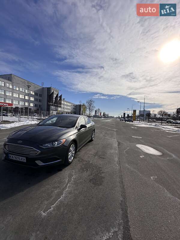 Седан Ford Fusion 2016 в 