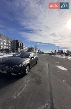 Седан Ford Fusion 2016 в 