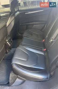 Седан Ford Fusion 2015 в 