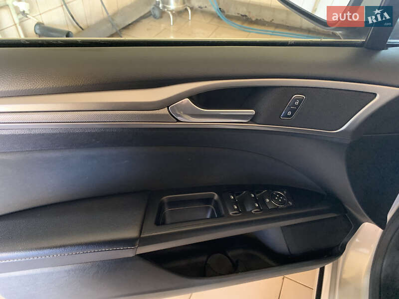 Седан Ford Fusion 2016 в Карловке