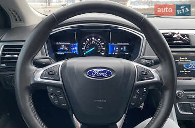 Седан Ford Fusion 2015 в Ромнах