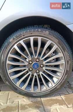 Седан Ford Fusion 2020 в 