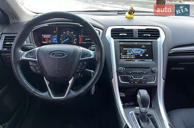 Седан Ford Fusion 2015 в 