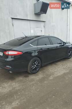 Седан Ford Fusion 2015 в 